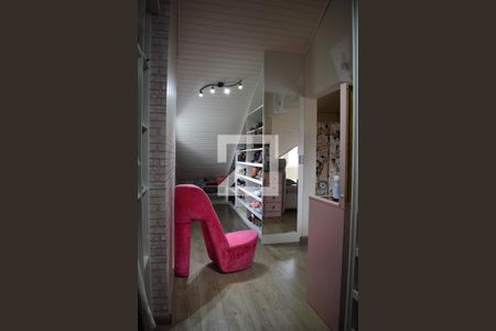 Casa à venda com 240m², 4 quartos e 2 vagasCloset