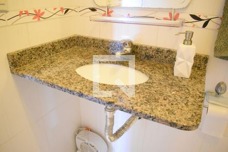Casa à venda com 240m², 4 quartos e 2 vagasBanheiro 2