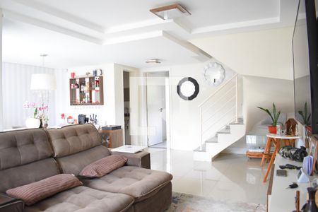 Casa à venda com 240m², 4 quartos e 2 vagasSala