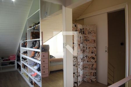 Casa à venda com 240m², 4 quartos e 2 vagasCloset