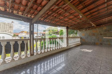 Varanda de casa à venda com 3 quartos, 300m² em Jardim dos Comerciários, Belo Horizonte
