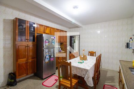 Casa à venda com 214m², 3 quartos e 2 vagas Casa à venda com 214m², 3 quartos e 2 vagasCozinha