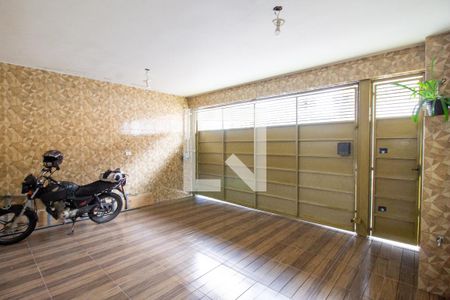 Casa à venda com 214m², 3 quartos e 2 vagas Casa à venda com 214m², 3 quartos e 2 vagasGaragem