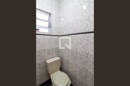Casa à venda com 214m², 3 quartos e 2 vagas Casa à venda com 214m², 3 quartos e 2 vagasBanheiro de serviço