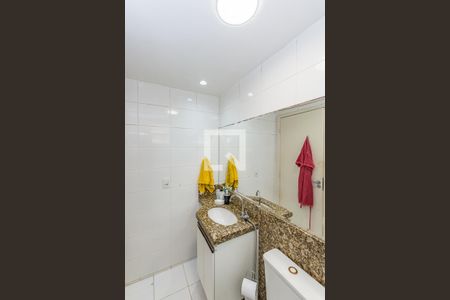 Apartamento à venda com 238m², 5 quartos e 3 vagasBanheiro da Suíte 1