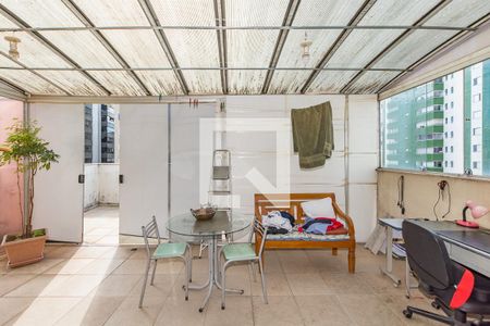 Apartamento à venda com 238m², 5 quartos e 3 vagasVaranda