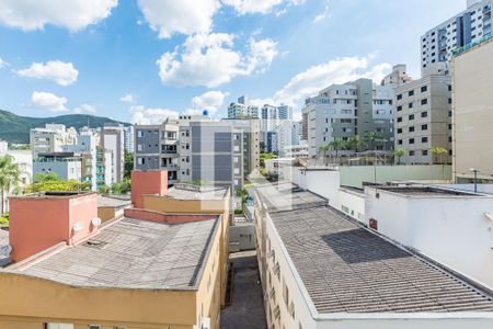 Apartamento à venda com 238m², 5 quartos e 3 vagasVaranda