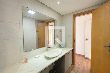 Apartamento para alugar com 129m², 3 quartos e 1 vaga Apartamento para alugar com 129m², 3 quartos e 1 vagaBanheiro Corredor