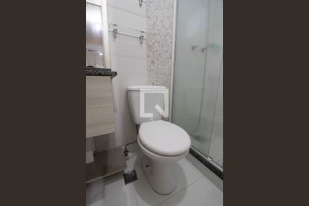 Banheiro da Suíte de apartamento para alugar com 3 quartos, 69m² em Humaitá, Porto Alegre