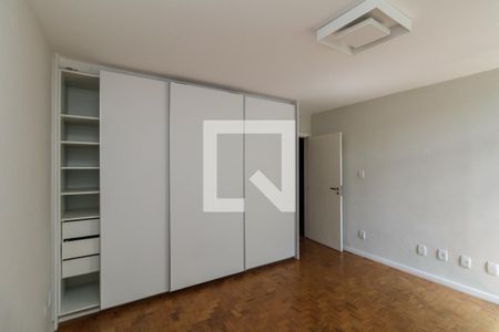 Apartamento à venda com 330m², 4 quartos e 2 vagas Apartamento à venda com 330m², 4 quartos e 2 vagasQuarto 3 - Suíte