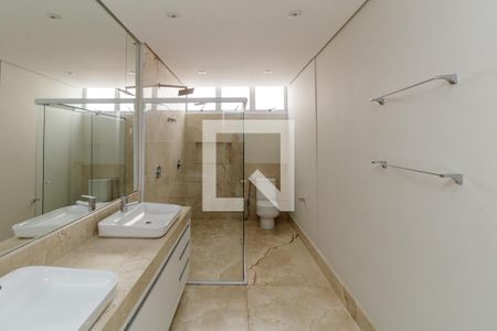 Apartamento à venda com 330m², 4 quartos e 2 vagas Apartamento à venda com 330m², 4 quartos e 2 vagasBanheiro 1 - Suíte