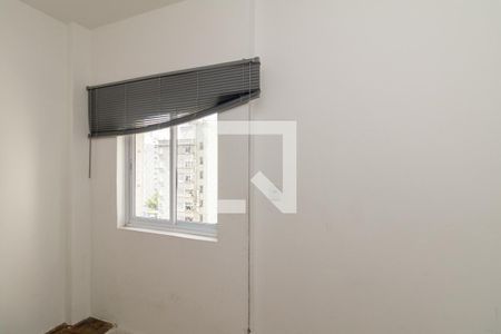 Apartamento à venda com 330m², 4 quartos e 2 vagas Apartamento à venda com 330m², 4 quartos e 2 vagasQuarto de Serviço