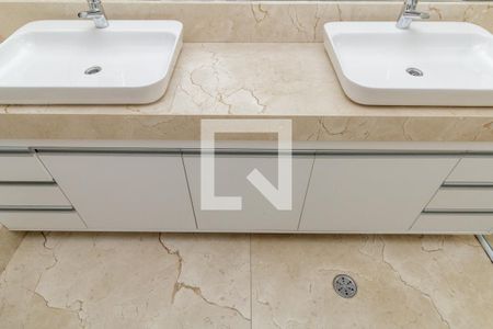 Apartamento à venda com 330m², 4 quartos e 2 vagas Apartamento à venda com 330m², 4 quartos e 2 vagasBanheiro 1 - Suíte