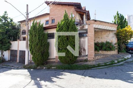 Casa à venda com 230m², 4 quartos e 4 vagasFachada