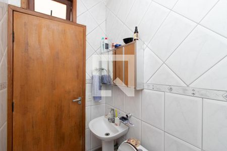 Casa à venda com 230m², 4 quartos e 4 vagasBanheiro de Serviço