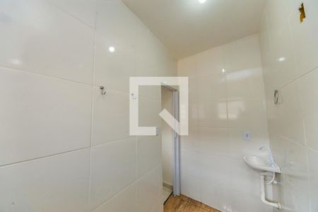 Banheiro de kitnet/studio para alugar com 1 quarto, 25m² em Jardim Santo André, São Paulo