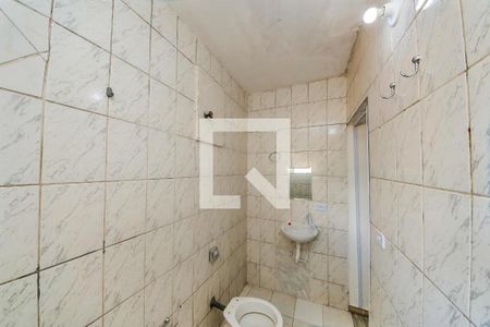 Banheiro de kitnet/studio para alugar com 1 quarto, 28m² em Jardim Santo André, 