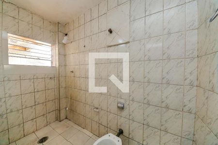 Banheiro de kitnet/studio para alugar com 1 quarto, 25m² em Jardim Santo André, São Paulo