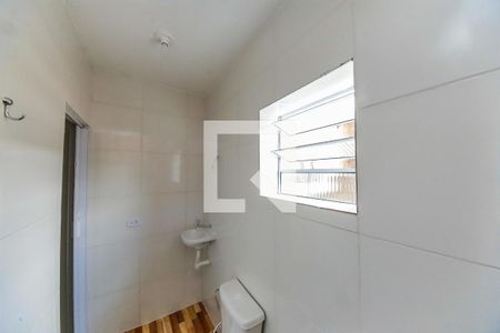 Banheiro de apartamento para alugar com 1 quarto, 25m² em Jardim Santo André, São Paulo