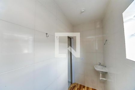 Banheiro de apartamento para alugar com 1 quarto, 25m² em Jardim Santo André, São Paulo