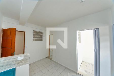 Cozinha de apartamento para alugar com 1 quarto, 25m² em Jardim Santo André, São Paulo