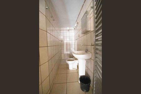 Casa para alugar com 300m², 3 quartos e 3 vagasCasa nos fundos