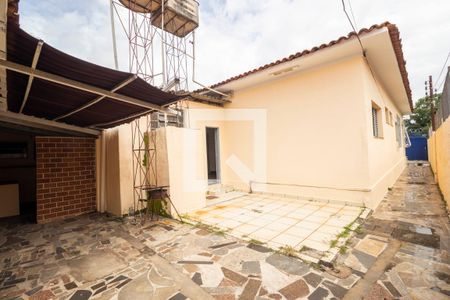 Casa para alugar com 300m², 3 quartos e 3 vagasFundos