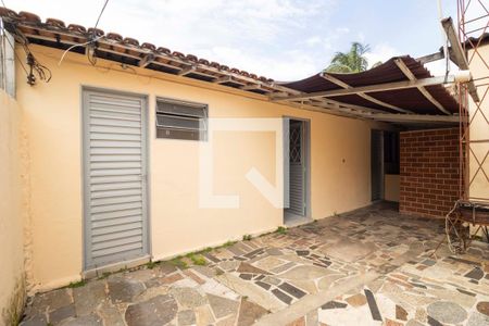Casa para alugar com 300m², 3 quartos e 3 vagasCasa nos fundos