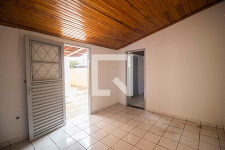 Casa para alugar com 300m², 3 quartos e 3 vagasCasa nos fundos