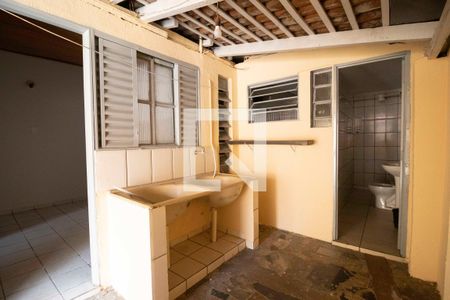 Casa para alugar com 300m², 3 quartos e 3 vagasCasa nos fundos