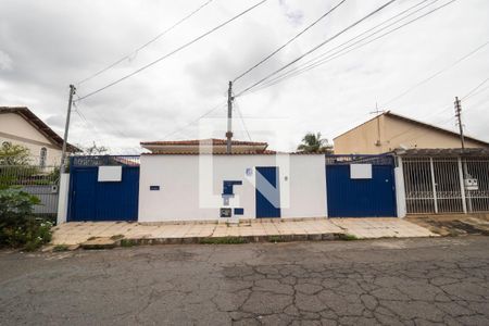 Casa para alugar com 300m², 3 quartos e 3 vagasFachada