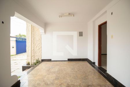 Varanda de casa para alugar com 3 quartos, 450m² em Setor Coimbra, Goiânia