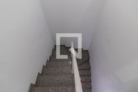 Casa à venda com 160m², 3 quartos e 2 vagas Casa à venda com 160m², 3 quartos e 2 vagasEscada