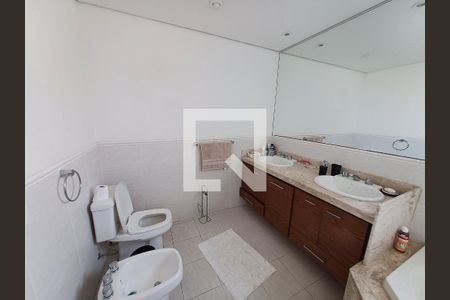 Apartamento à venda com 193m², 3 quartos e 4 vagasBanheiro da Suíte 1