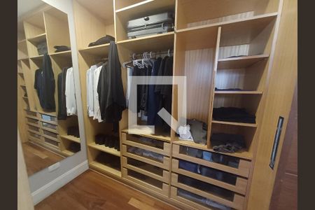 Apartamento à venda com 193m², 3 quartos e 4 vagasCloset da Suíte 1