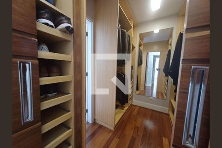 Apartamento à venda com 193m², 3 quartos e 4 vagasCloset da Suíte 1