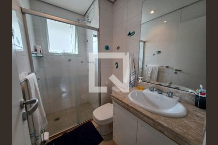 Apartamento à venda com 193m², 3 quartos e 4 vagasBanheiro da Suíte 2