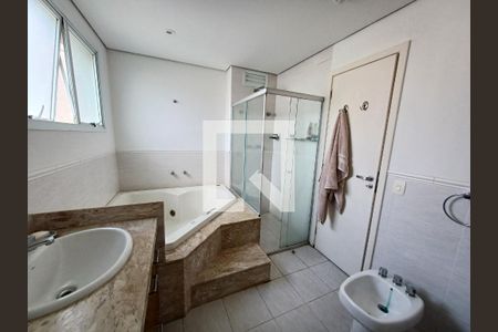 Apartamento à venda com 193m², 3 quartos e 4 vagasBanheiro da Suíte 1