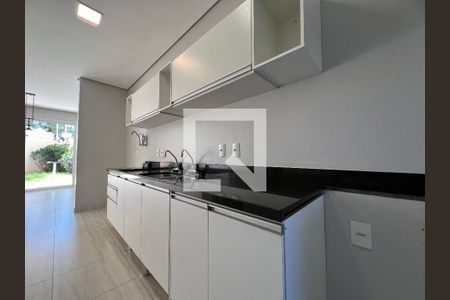 Cozinha de casa de condomínio para alugar com 3 quartos, 196m² em Chácaras Silvânia, Valinhos