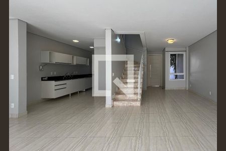 Sala de casa de condomínio para alugar com 3 quartos, 196m² em Chácaras Silvânia, Valinhos
