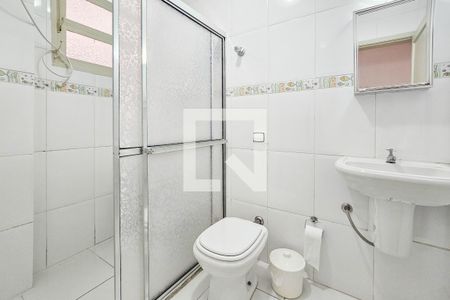 Banheiro de apartamento para alugar com 1 quarto, 35m² em Centro, Guarujá