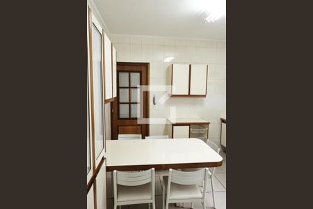 Casa à venda com 150m², 3 quartos e 2 vagascozinha