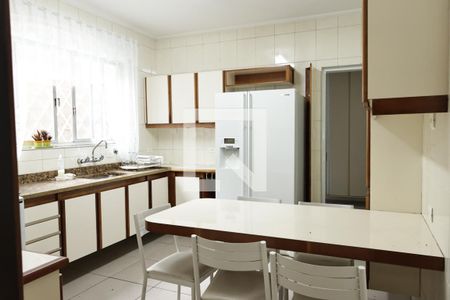 Casa à venda com 150m², 3 quartos e 2 vagascozinha