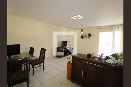 Sala de casa para alugar com 2 quartos, 80m² em Vila Nova Galvão, São Paulo