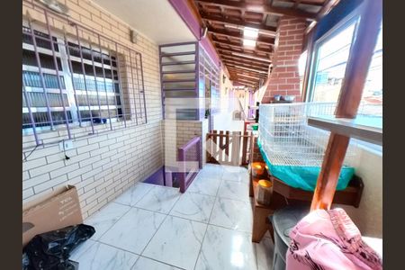 Casa à venda com 240m², 4 quartos e 1 vaga Casa à venda com 240m², 4 quartos e 1 vagaLavanderia