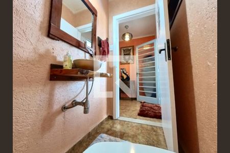 Casa à venda com 240m², 4 quartos e 1 vaga Casa à venda com 240m², 4 quartos e 1 vagaBanheiro Social