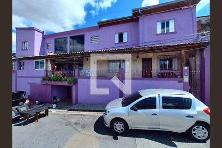 Casa à venda com 240m², 4 quartos e 1 vaga Casa à venda com 240m², 4 quartos e 1 vagaFachada