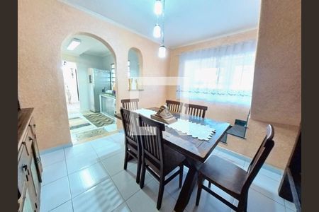 Casa à venda com 240m², 4 quartos e 1 vaga Casa à venda com 240m², 4 quartos e 1 vagaSala de Jantar