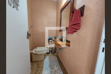 Casa à venda com 240m², 4 quartos e 1 vaga Casa à venda com 240m², 4 quartos e 1 vagaBanheiro Social