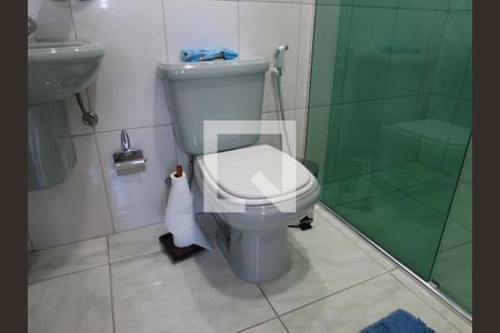 Casa à venda com 240m², 4 quartos e 1 vagaQuarto 1 - Banheiro (Privada)